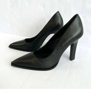 Reiss pointed Pumps